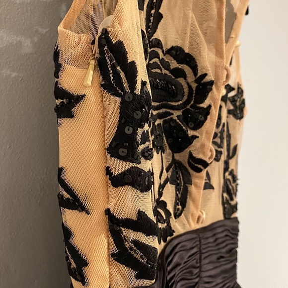 Black & Nude Sleeveless Cocktail dress - Picture 7 of 9